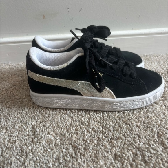 Puma Classic Suede Sneakers Black White Size 1 Little Kid - Picture 1 of 9